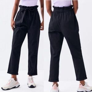 Kendall & Kylie black paperbag cargo pants. Size S